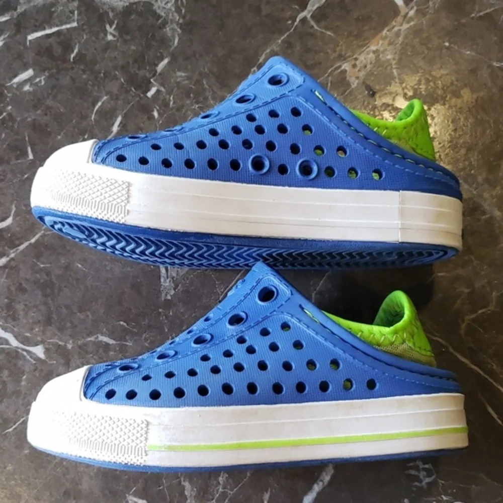 Skechers slip on water shoes kids size‎ 6